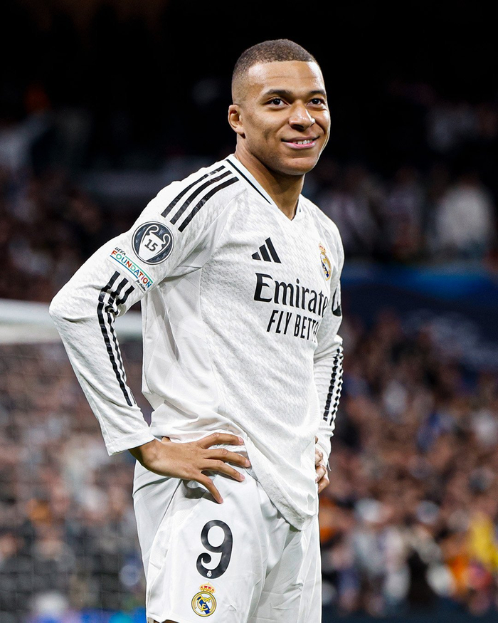 彻底放弃？阿贾克斯客战卡拉巴克首发：多名小将轮换登场