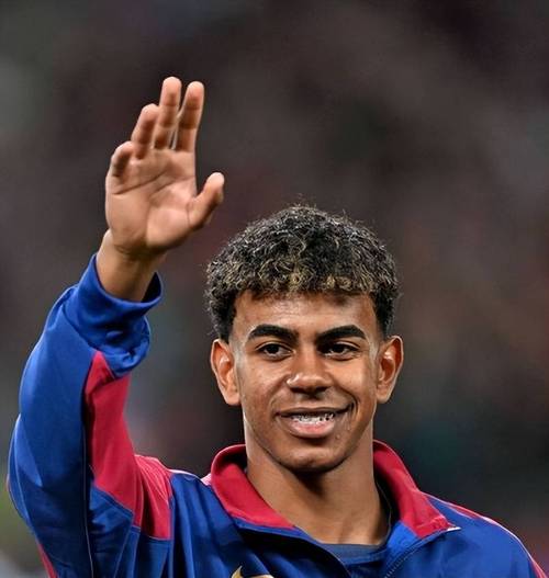 记者：阿德耶米决定明夏离开德甲，曼联、切尔西均有意（记者：阿德耶米预计来夏告别德甲，曼联与切尔西有意引进）