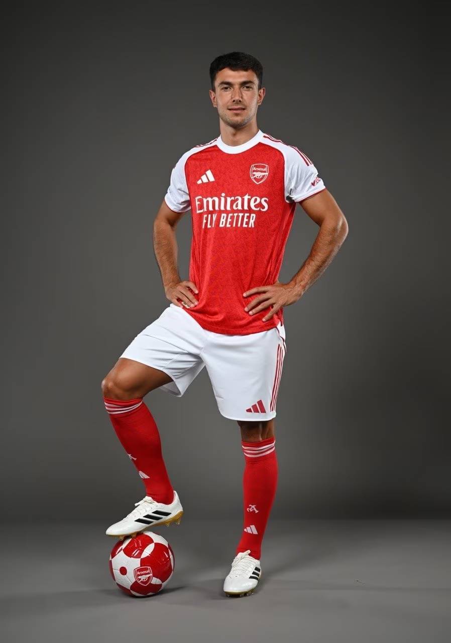 足球意大利名帅重返教练席，引全球媒体关注