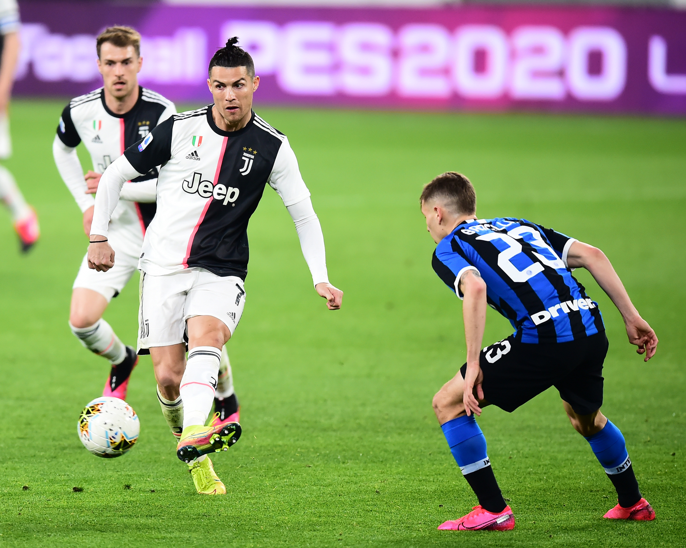 荷兰足协及所有荷兰俱乐部发布声明：呼吁对闹事球迷提起诉讼