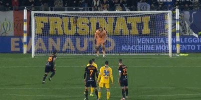 世界杯小组赛抽签出炉，各组形势复杂，韩国、意大利、巴西等队有望晋级，美国、土耳其等队面临挑战。