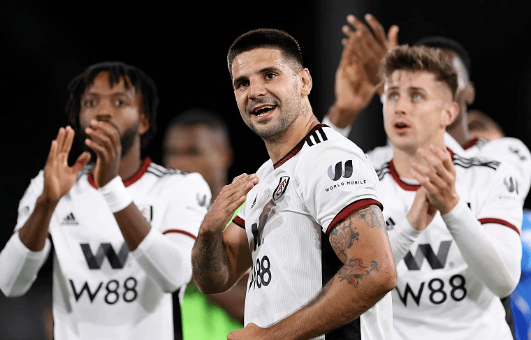 每体：桑托斯欠290万欧无力偿还，巴萨或借此机会锁定苏扎