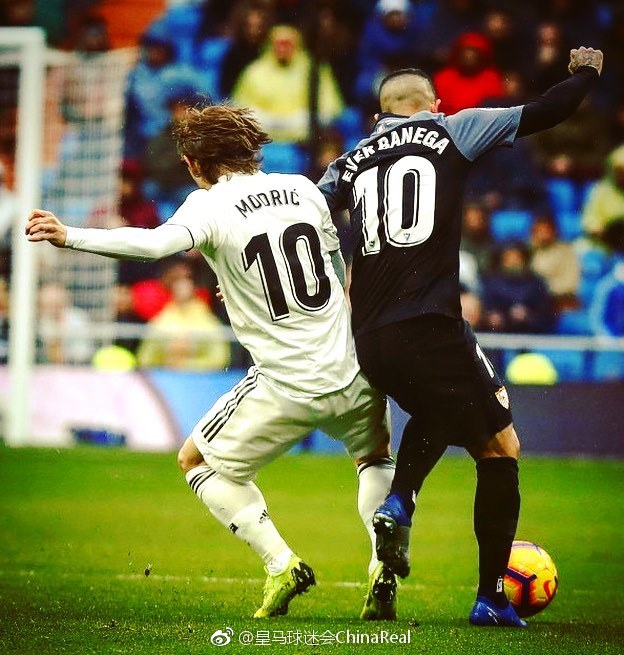 狼队14轮仅积2分排名英超垫底，上赛季曾双杀曼联（从双杀曼联到14轮仅2分：狼队跌至英超末席）