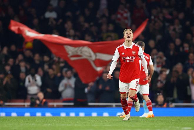 伯恩利遭遇英超七连败连场惜败，排名跌入降级区（伯恩利英超七连败屡遭小负，排名滑落至降级区）