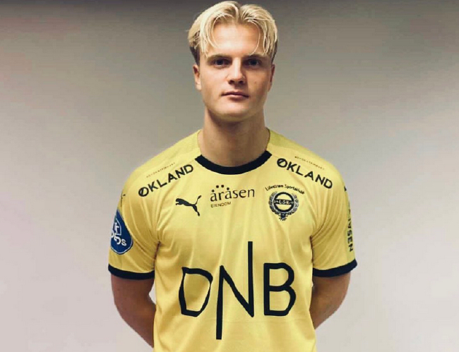 残特奥会选手与领跑员携手冲线夺冠