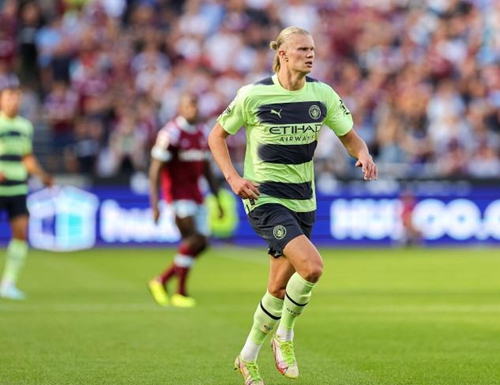 皇马官方：完成欧冠前最后一练，姆巴佩、卡马文加在室内训练（皇马通报：欧冠赛前最后一练结束，姆巴佩与卡马文加进行室内训练）