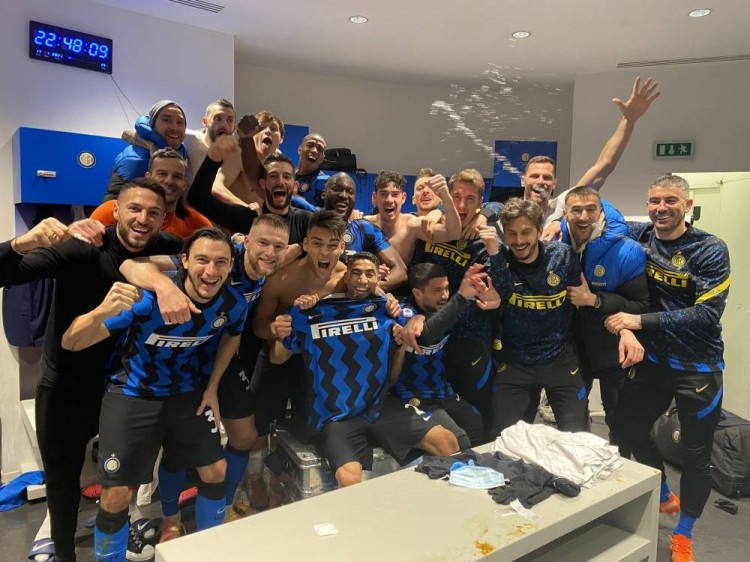 切尔西遭遇离奇伤病！帕尔默家中撞门伤及脚趾，出战成疑（切尔西再遇怪伤：帕尔默家中撞门致趾伤，出战成疑）