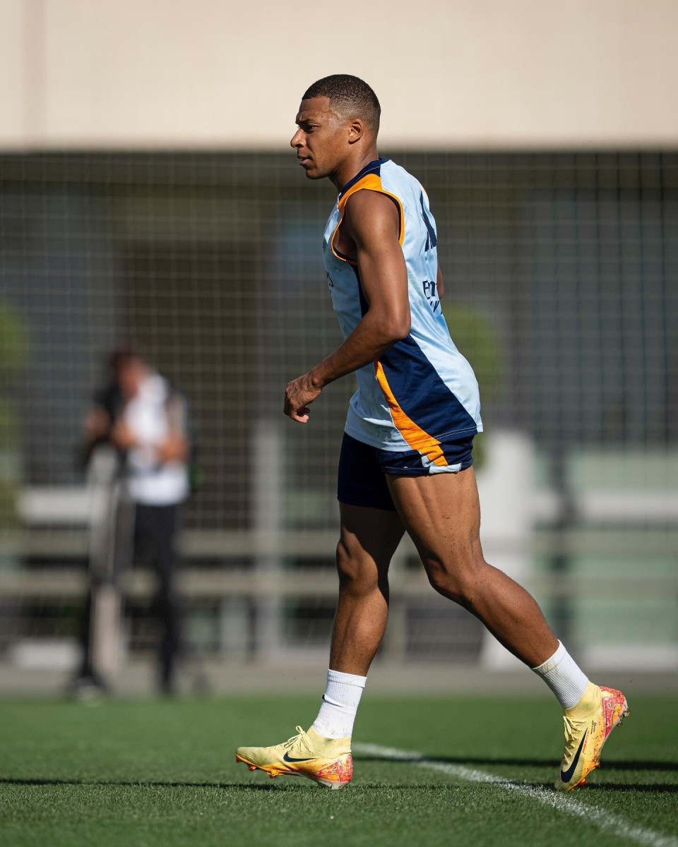 从加马童工到英超银靴：伊戈尔·蒂亚戈，用八粒进球丈量5500英里的苦难与荣耀（八球跨越5500英里：伊戈尔·蒂亚戈从加马童工到英超银靴的苦难与荣光）