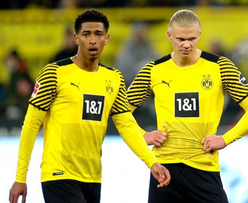 阿德莱德联官方：古德温在场边默默支持着队友们（阿德莱德联官宣：古德温场边观战，低调为队友打气）