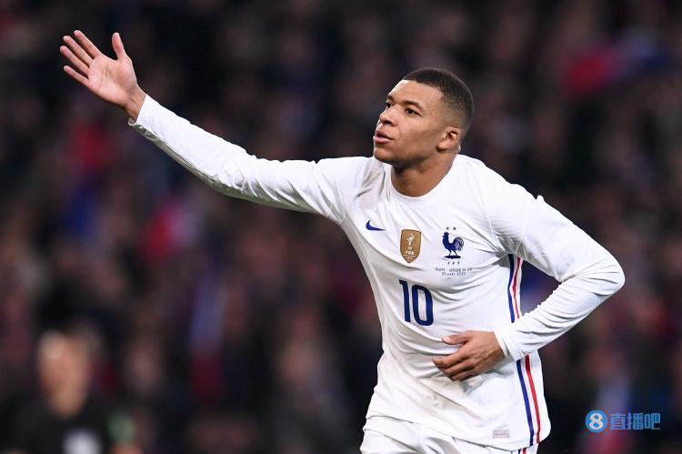 对球迷的嘘声竖大拇指，林德洛夫：如果他们生气，我表示道歉（面对嘘声竖拇指，林德洛夫：若让球迷生气，我表示歉意）