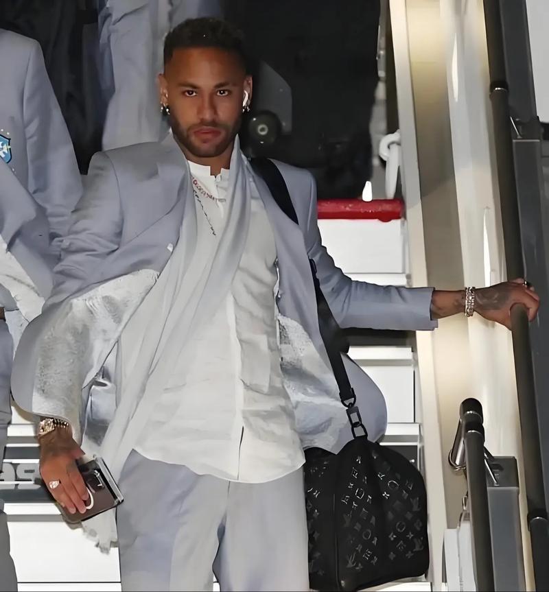 手感颇佳！乔治半场8中6轻取14分2抢断